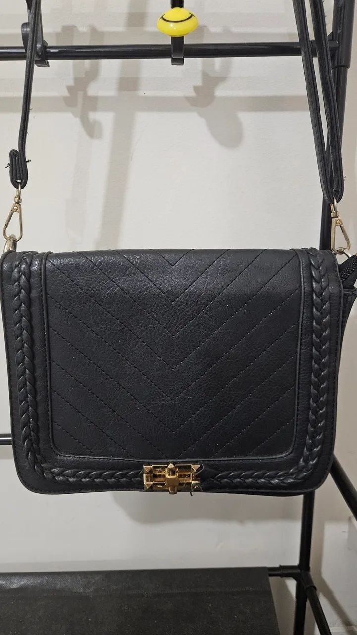 bolsa transversal matelassê preta