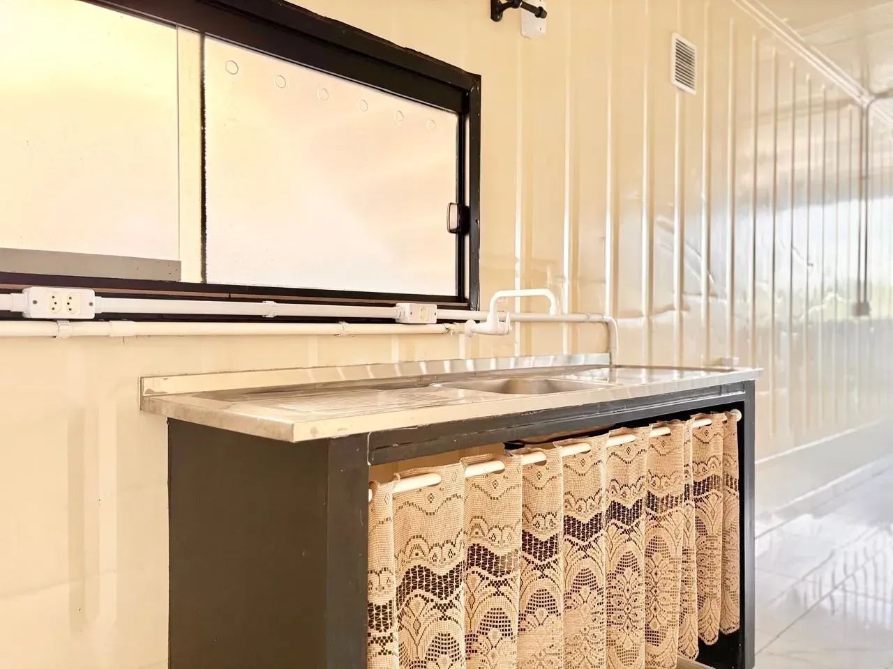 Kitnet com 1 Quarto + 1 Vaga para alugar, 28m² - Tijucas bairro Praça - Foto 3