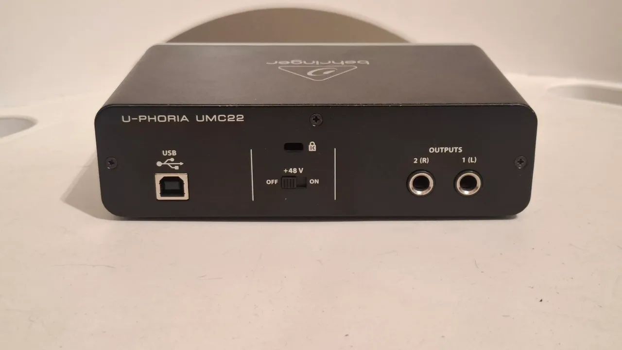 Interface de áudio USB Behringer U-phoria UMC22 - Foto 2
