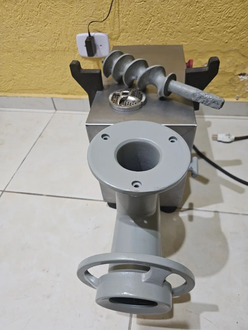 Vendo moedor de carne industrial skymsen - Foto 4