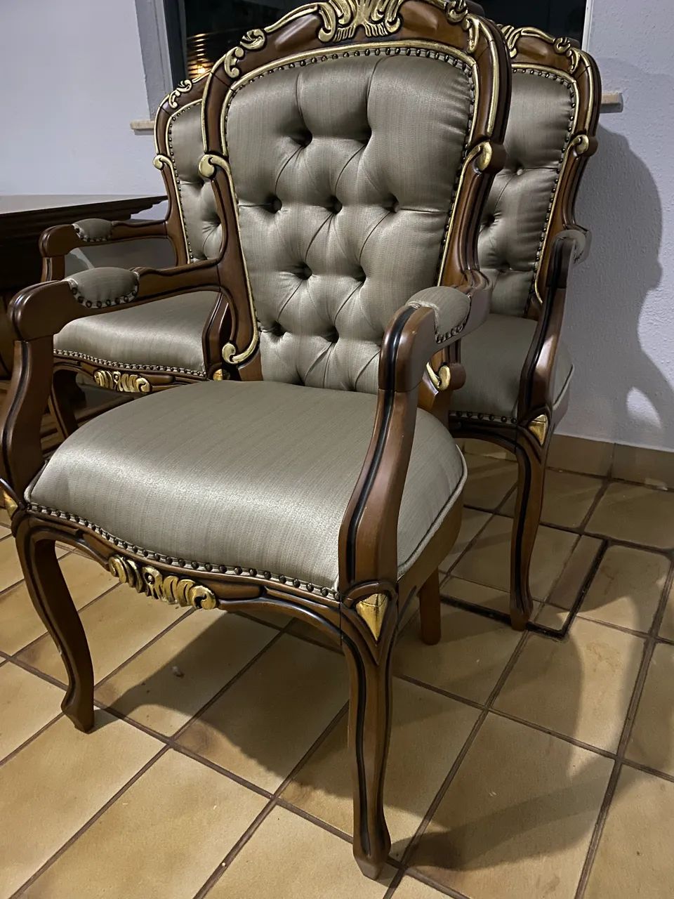 Mesas e poltronas Luiz VX