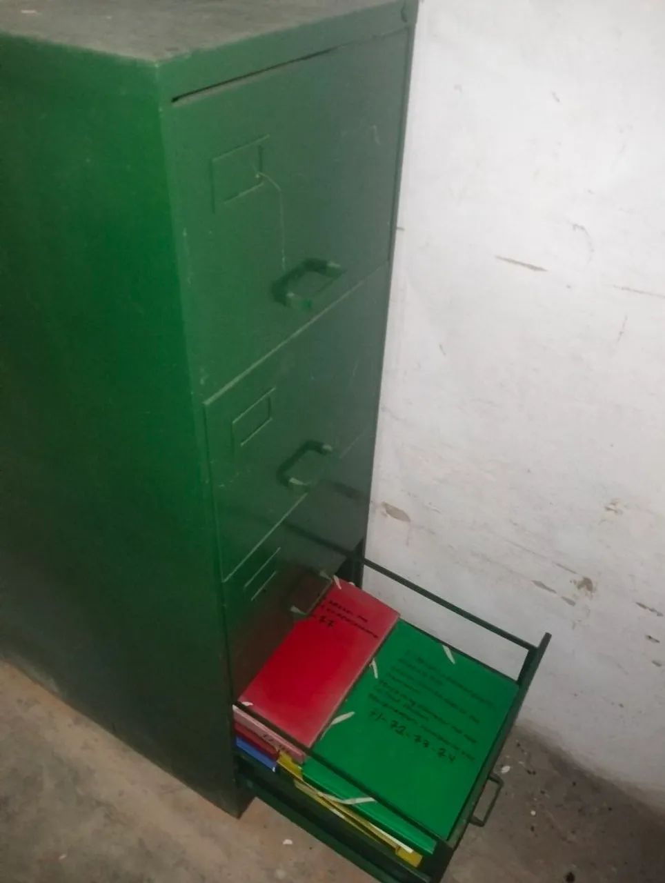 Vendo estante com 4 gavetas  - Foto 3