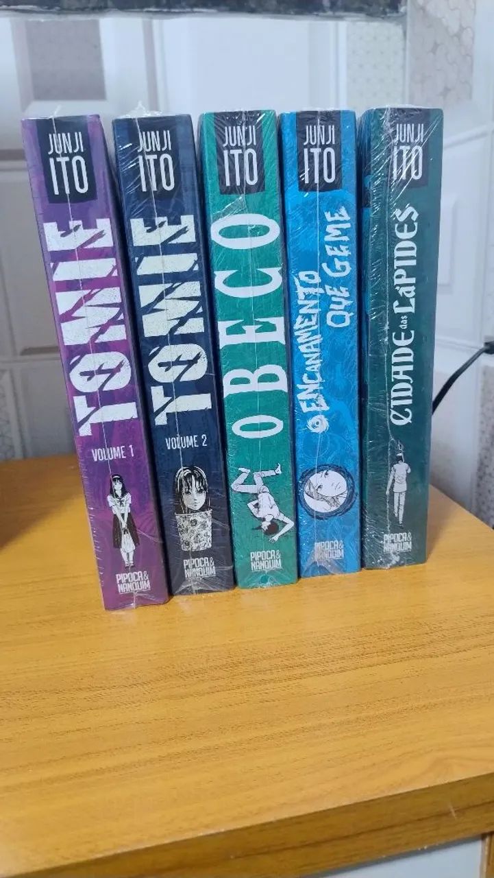 Mangás Tomie 1 e 2, O Beco, Encanamento que Geme e Cidade das Lápides Novos Lacrados