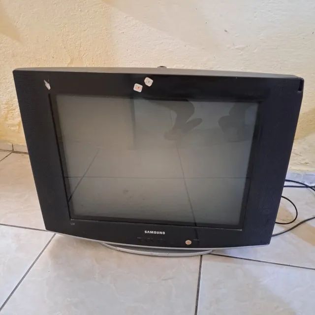 Tv de Tubo 21 Polegadas Slim com defeito. Possui porta de vídeo componente para Games;