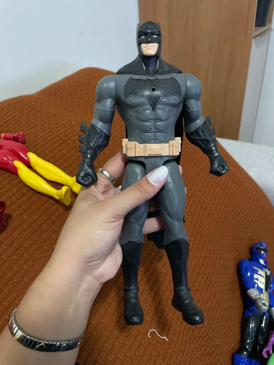 Boneco DC Batman Articulado com Som e LED - 30 cm