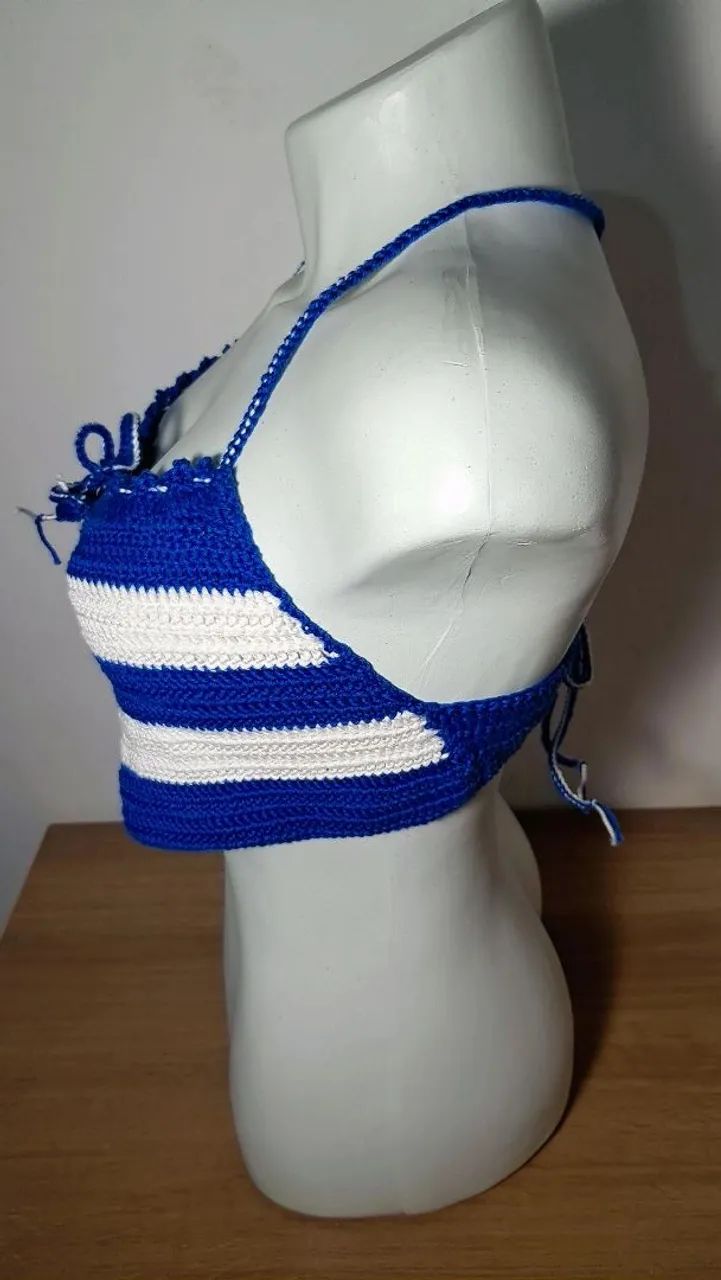 Croped em Crochê - azul e branco  - Foto 4