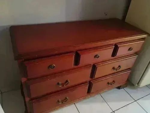Cômoda de Madeira Maciça com 07 Gavetas