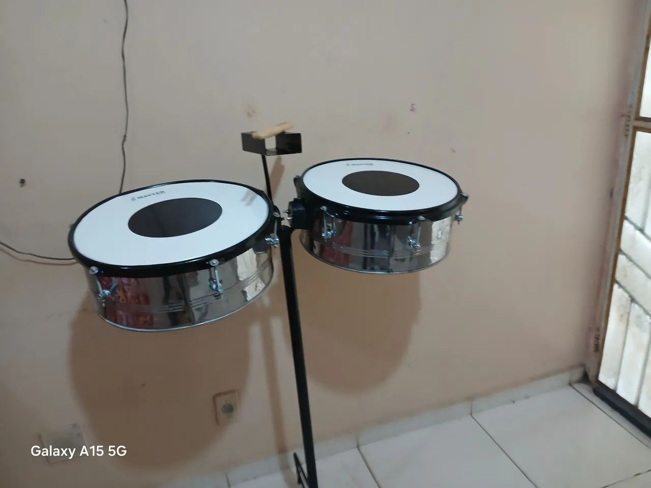 Timbal completo com tripé e baquetas  - Foto 3