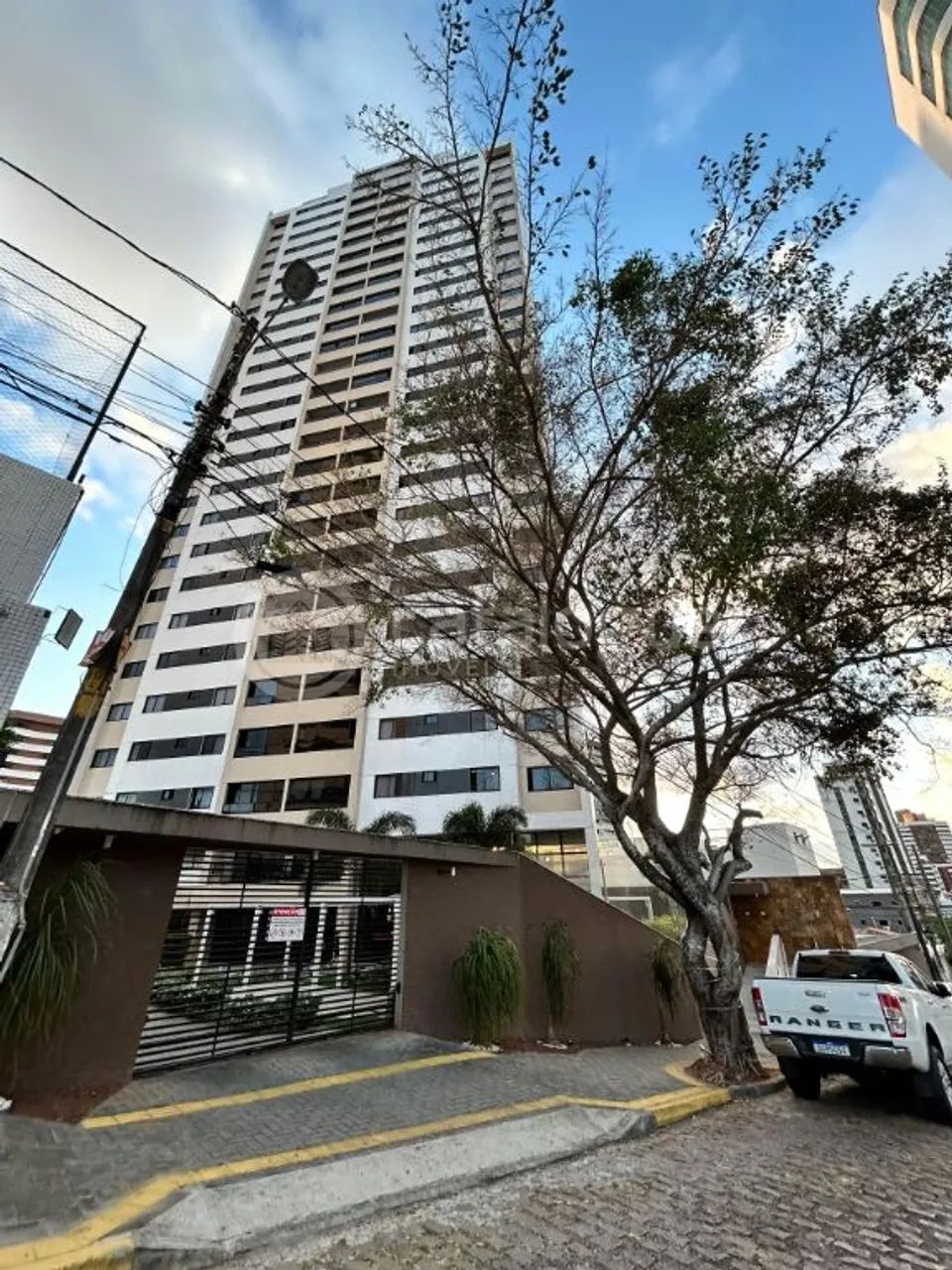 - Cobertura Duplex com 260m2 - 3 suites sendo 01 master com closet - Foto 2