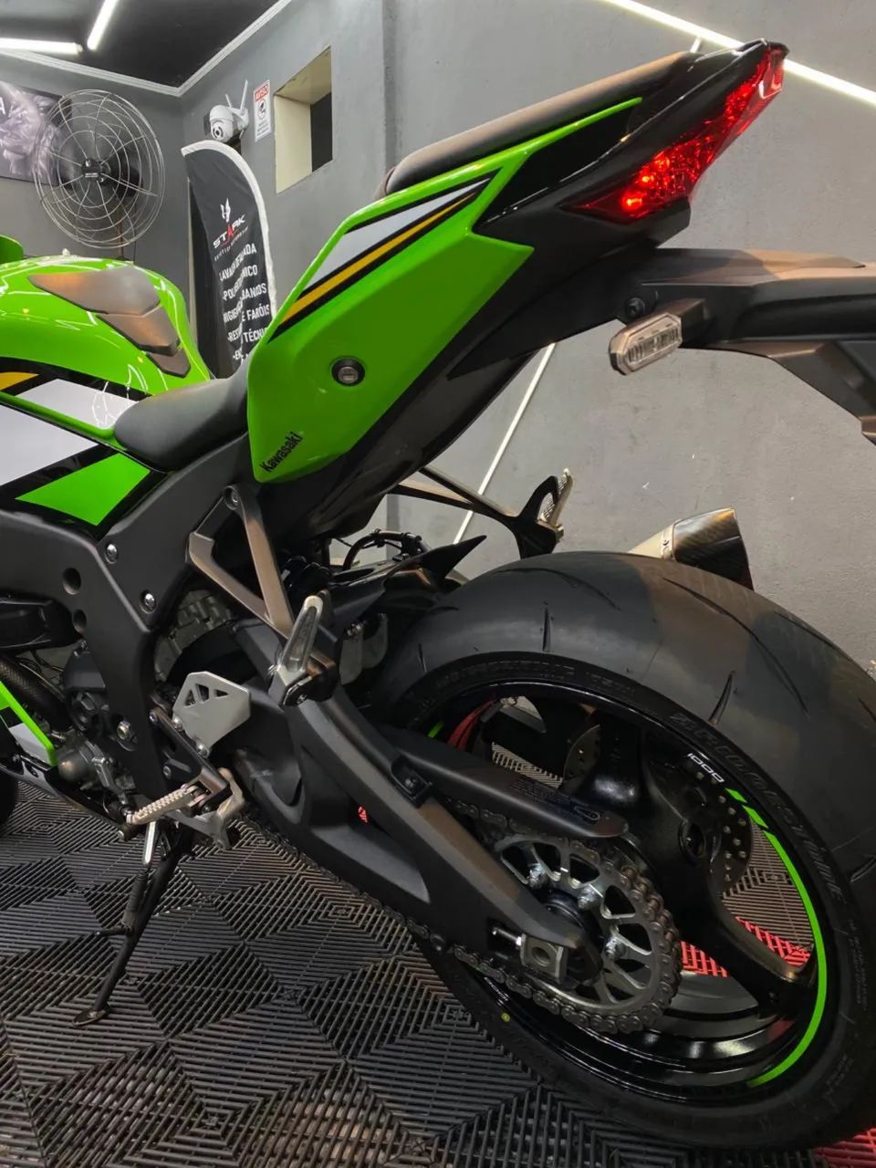 Kawasaki Zx-10/ Zx-10r 1000cc 2025 - 1501556582 | OLX