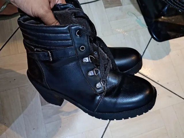 Linda bota semi nova usei uma vez sóR$ 70,00 - Foto 2