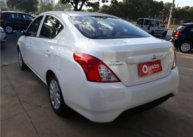 Nissan Versa - Foto 5