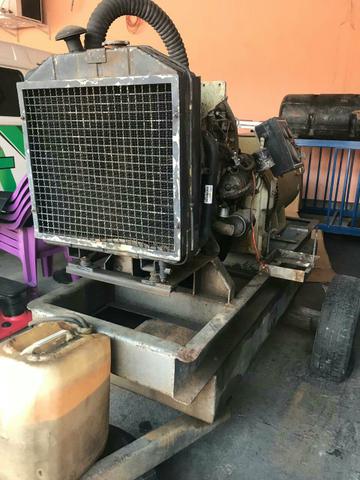 Vendo ou troco aceito carro e moto como parte do negócio: */ *÷ - Foto 4