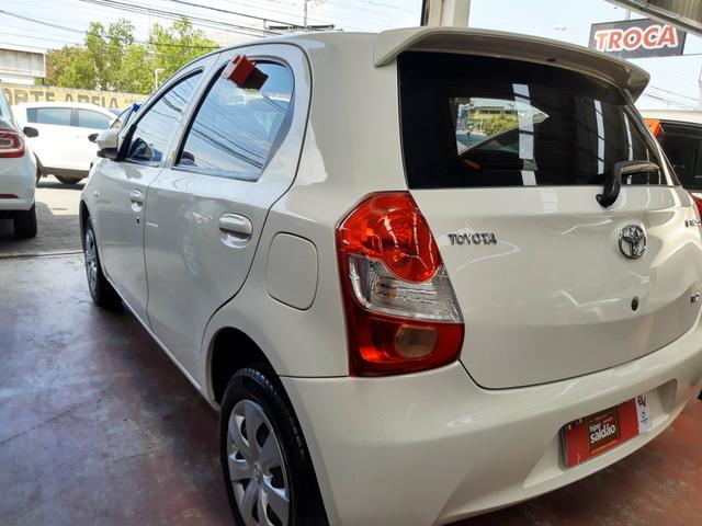 Toyota Etios HB 1.3 x AUT 2016/2017 impecável - Foto 4