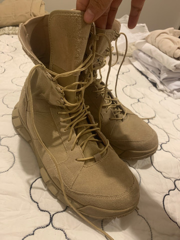 botinha da oakley marrom claro