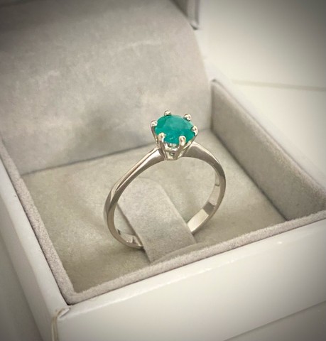 Anel com Esmeralda 