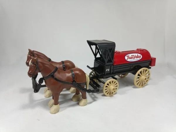 Linda Carroça com dois Cavalos e um Tanque - tema da True Value, loja de ferramentas - Foto 2