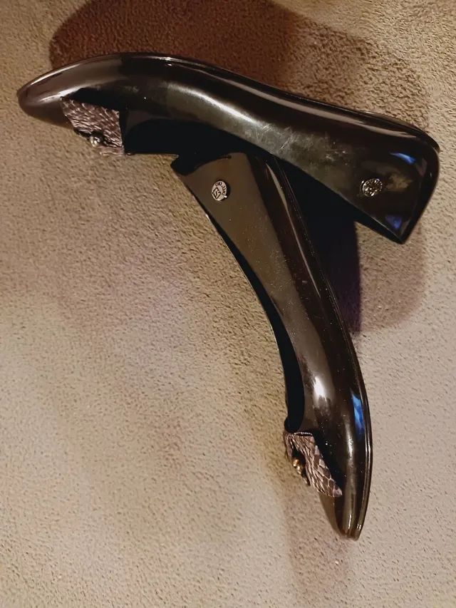 Moleca preta de plástico pouco usada 35 - Foto 2