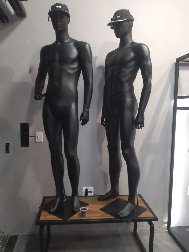Manequim masculino negro