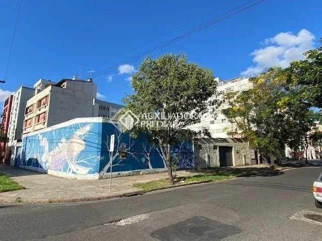 1062m² de terreno na Câncio Gomes aguarda teu investimento.