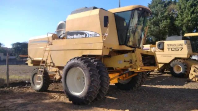Colheitadeira New Holland - TC 59, 5600 Horas. Fabricação 2003 - Foto 2