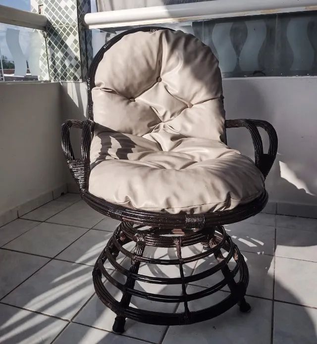 Conjunto de 4 cadeiras com uma pequena mesa de Centro - Foto 5
