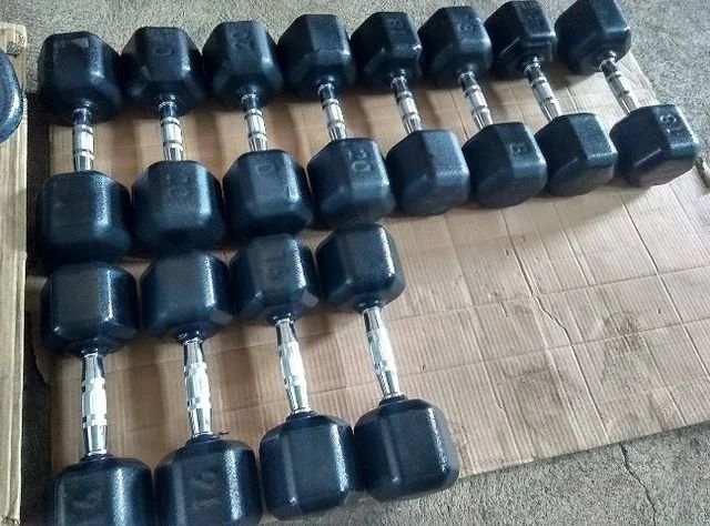 Dumbell Hexagonal Texturizado Par de 10 kg a 32 kg + Suporte - Foto 3