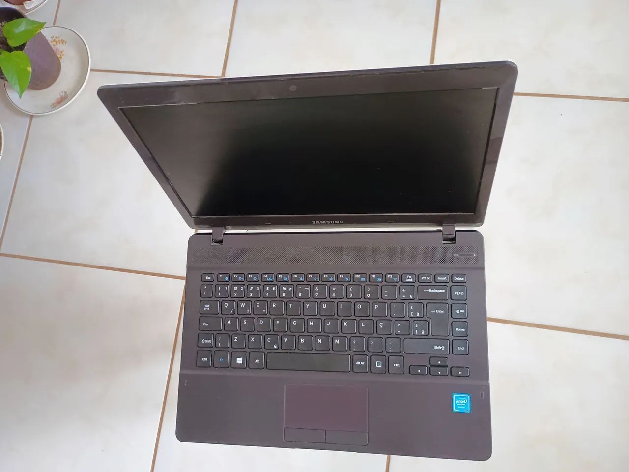 Notebook Samsung branco 4gb memória ram DDR3 500gb HD tela 14 polegadas bateria boa super  - Foto 2