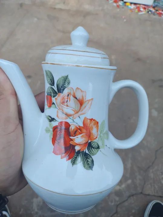 Bule antigo de porcelana 