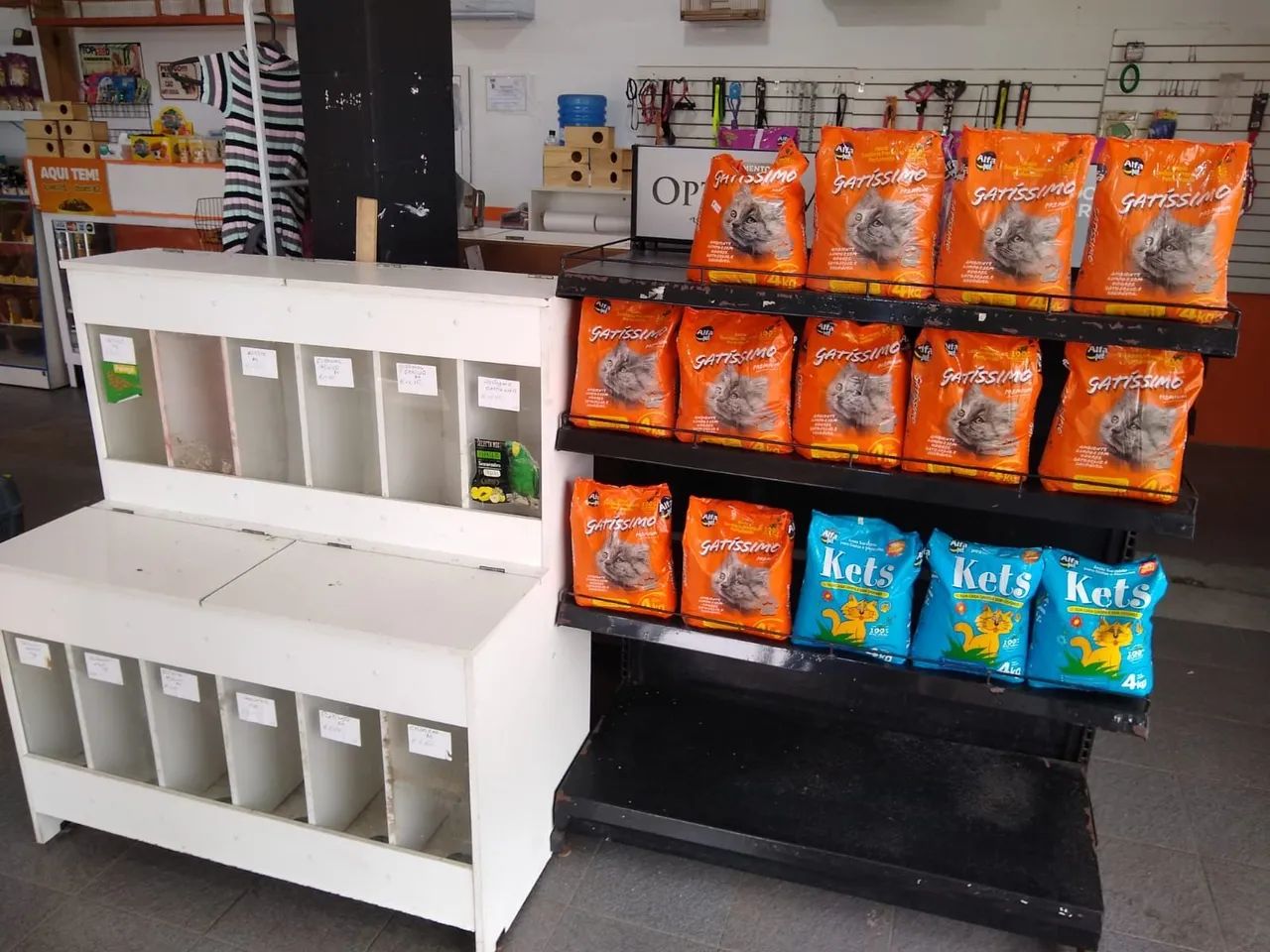 OPORTUNIDADE!!Mercadorias e instalações para Pet Shop. - Foto 4