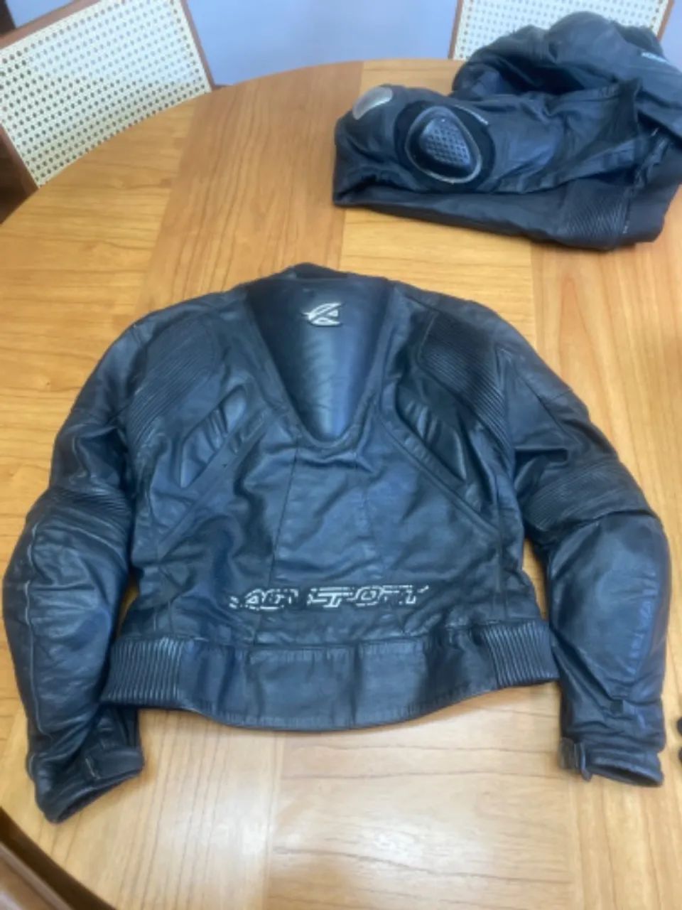 Macacão de couro AGV Sport. Conjunto esportivo de moto - Foto 4