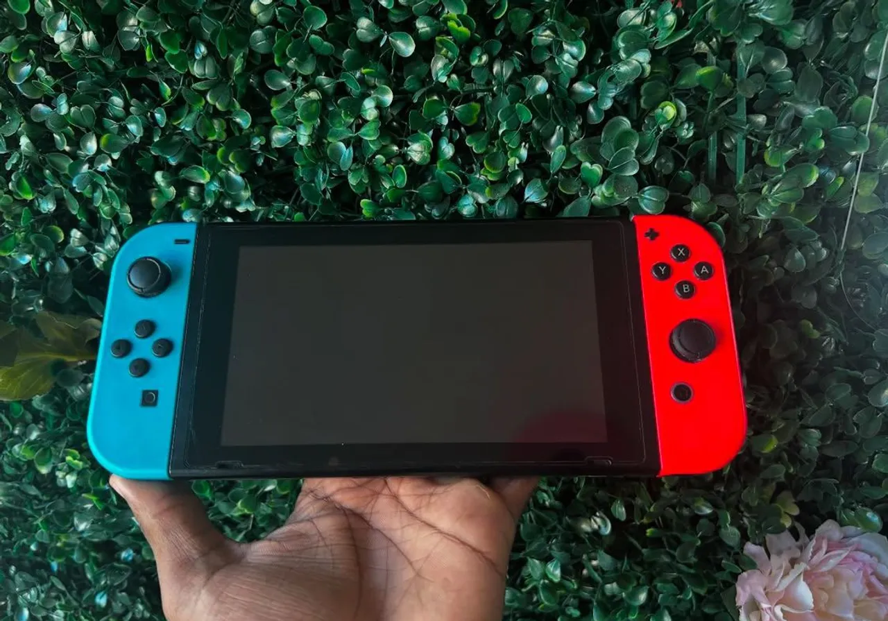 Nintendo Switch - Edição Neon