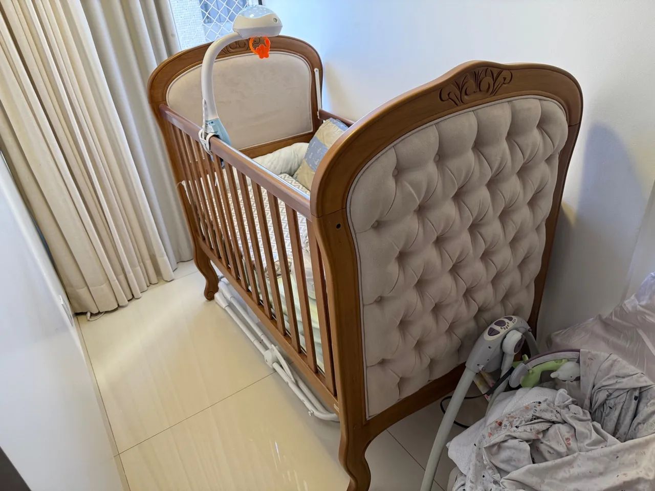 Berço em madeira maciça 