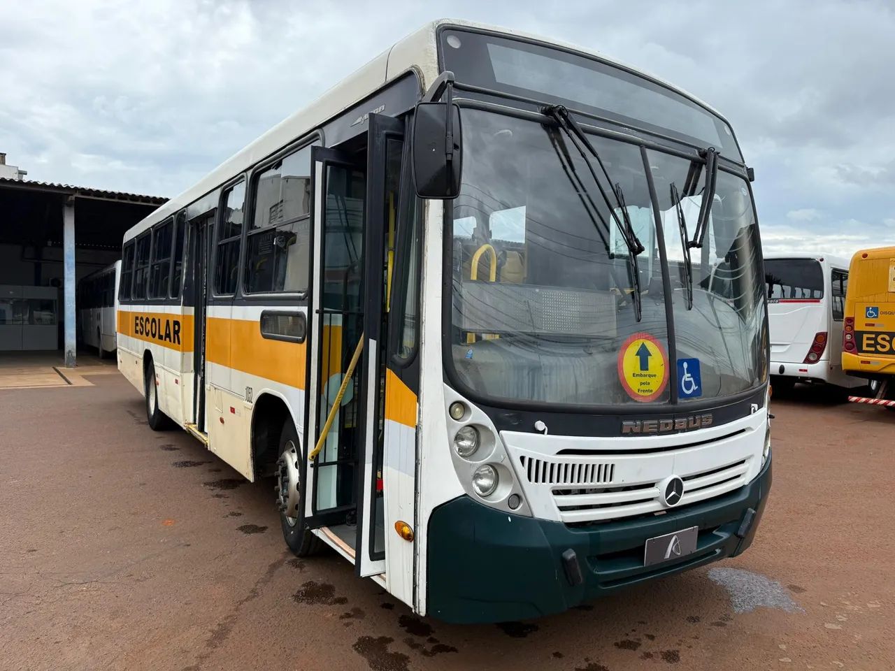 Ônibus escolar Mercedes-Benz ano 2012 com 39 lugares em cascavel,PR - Foto 6