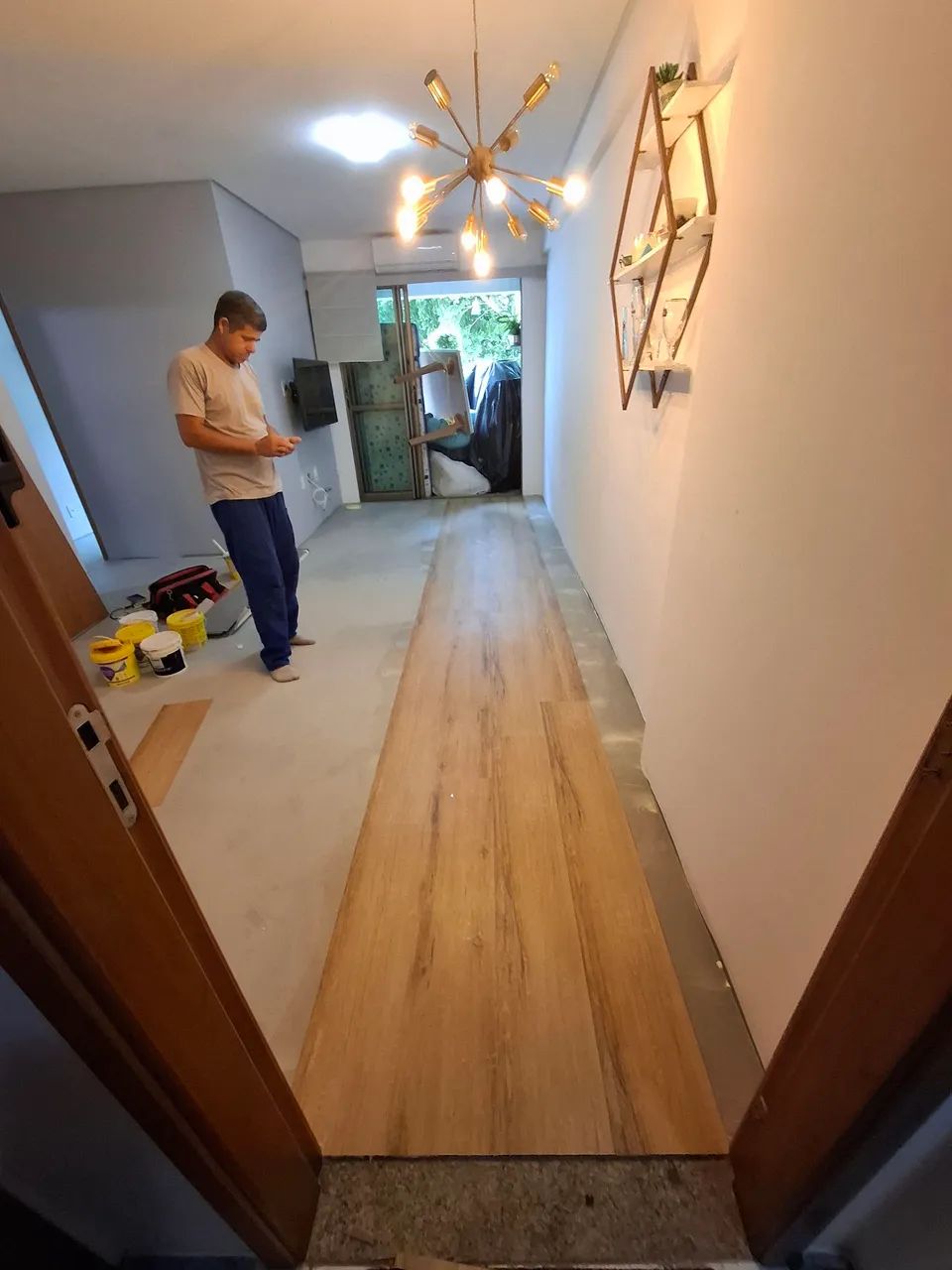 Instalação de piso vinilico, rodapé, cortinas e persianas.  - Foto 3