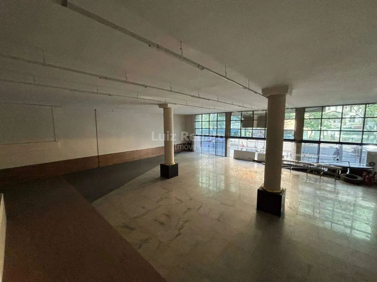 Prédio Comercial com Estacionamento Amplo para Locação  Barro Preto - Foto 2
