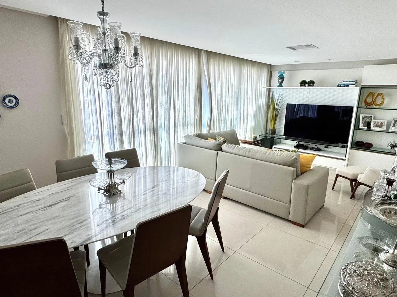 Charles Miller - Brisamar - Andar alto - 126m² - 03 Suítes + DCE - 02 vagas soltas - Todo