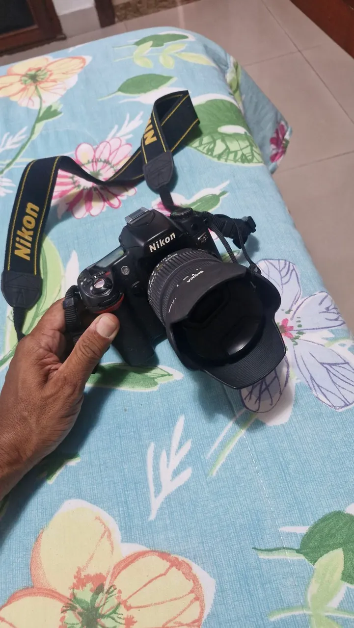 Câmera Nikon DSLR com Lente Sigma