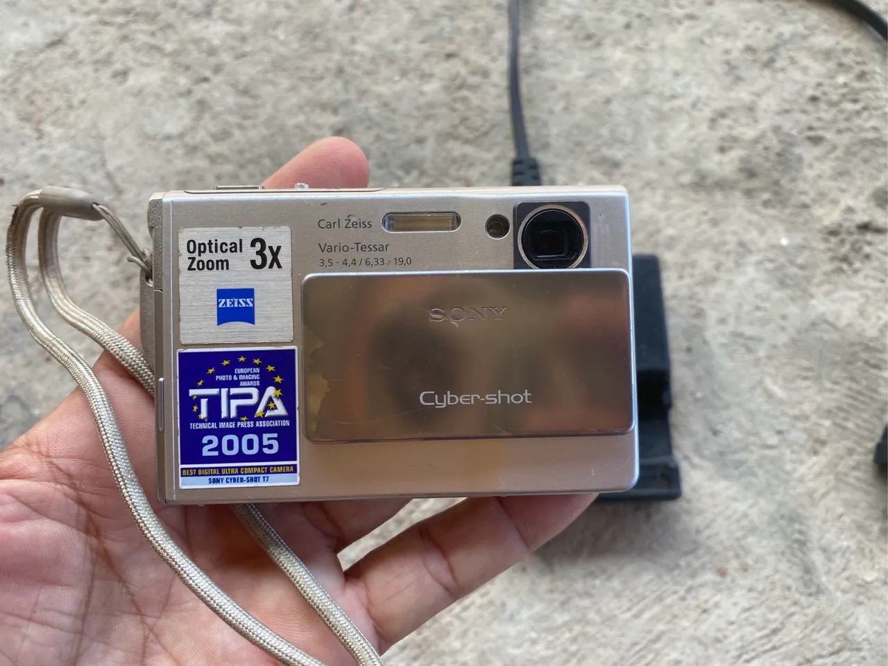 Câmera Sony Cyber-Shot de 5.1N 3x cartão de 1GB e carregador. - Foto 2