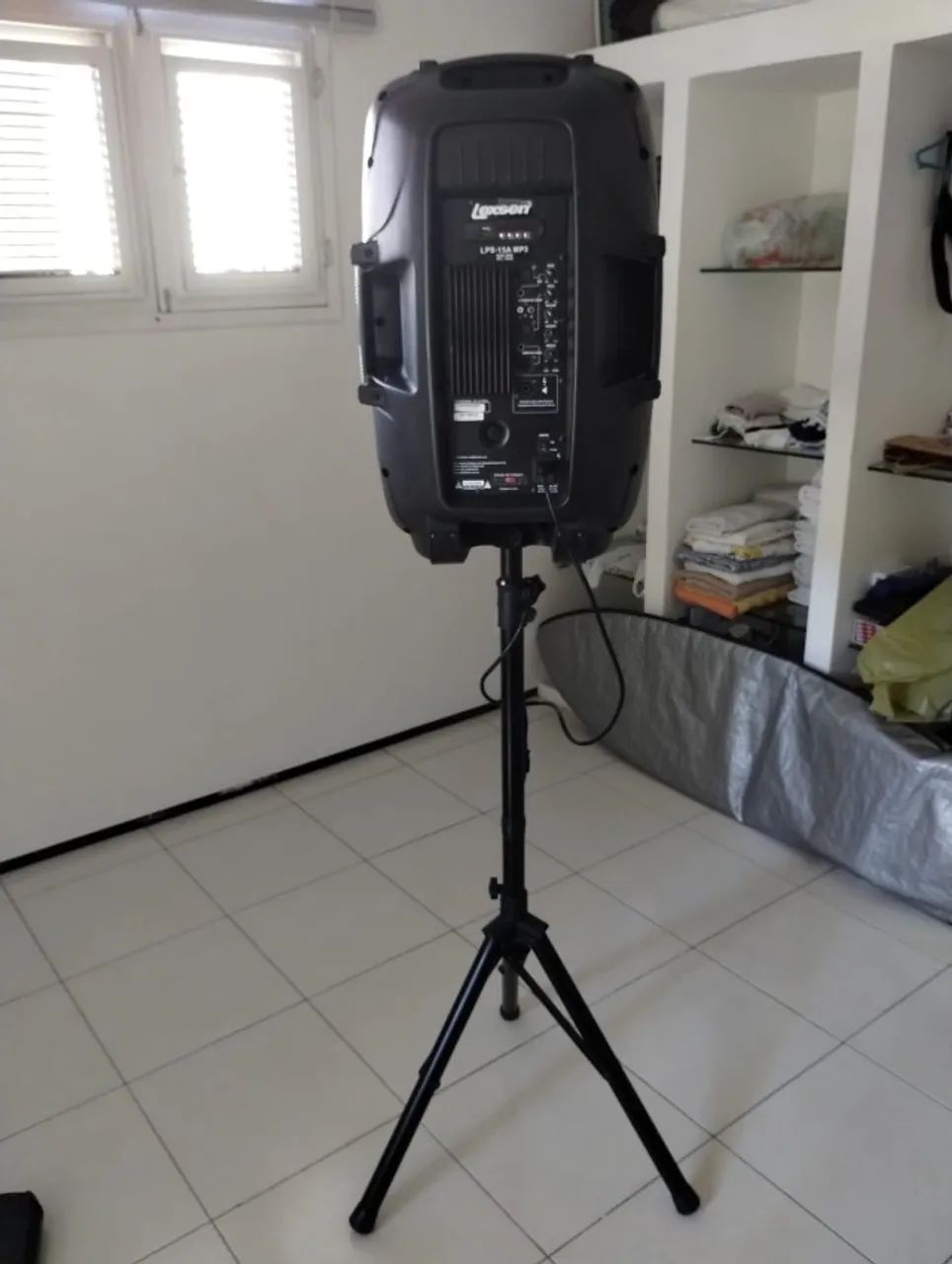 Caixa de som Lexsen 190w, tripé, dois microfones e um pedestal  - Foto 2