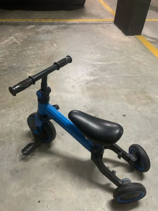 Triciclo - bicicleta. 
