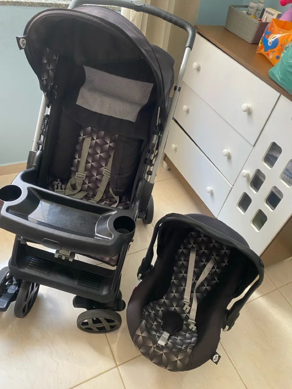 Carrinho de Bebê e Cadeirinha - Preto - Foto 4