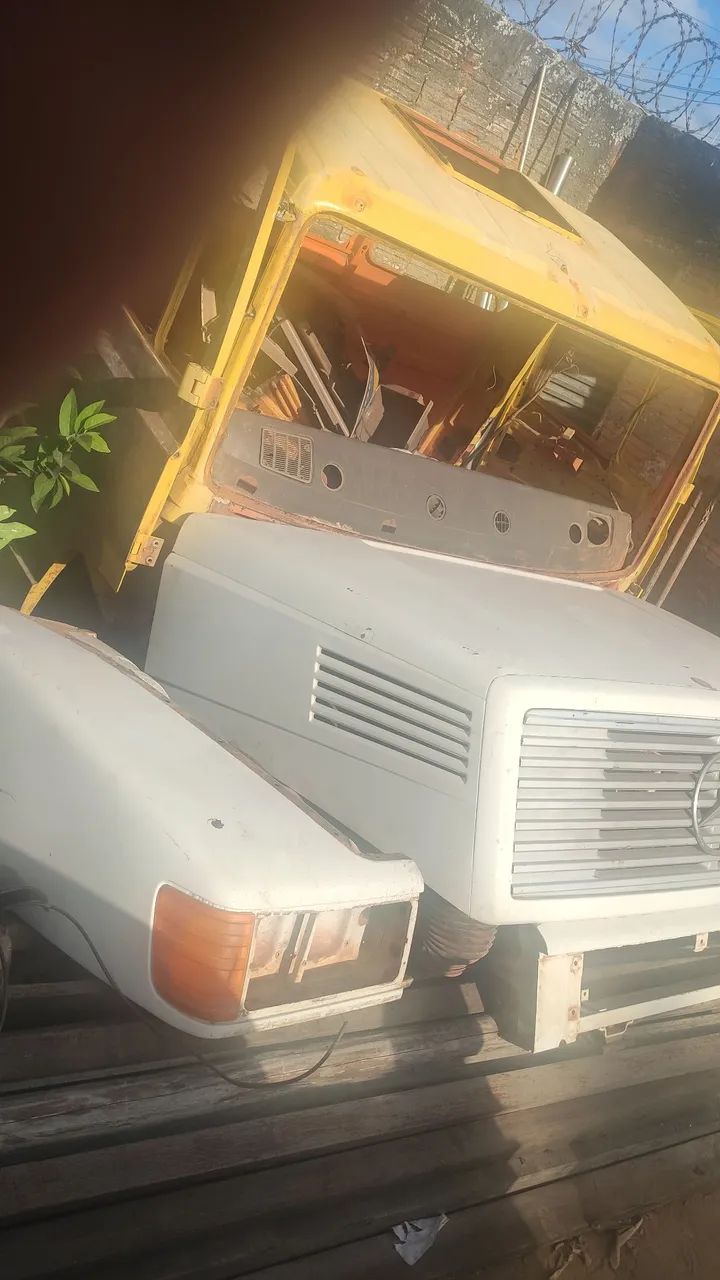 Cabine de Caminhão Mercedes-Benz 1618 - Foto 2