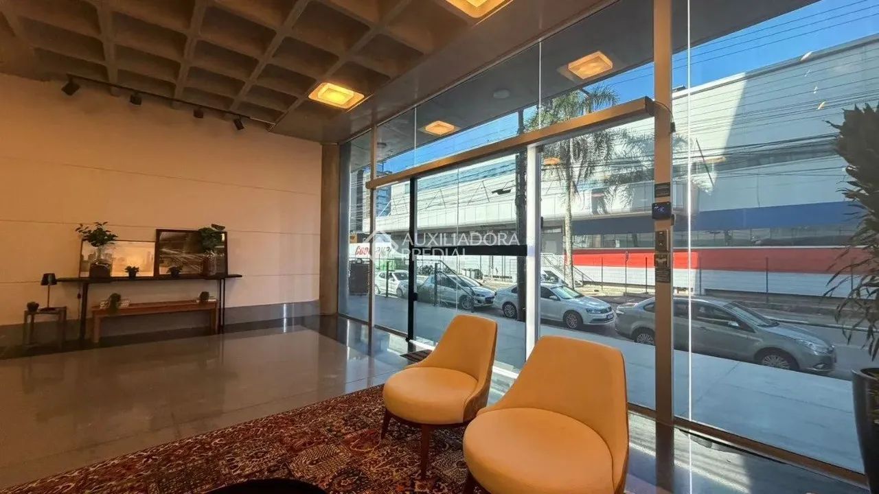 Studio moderno e todo mobiliado.