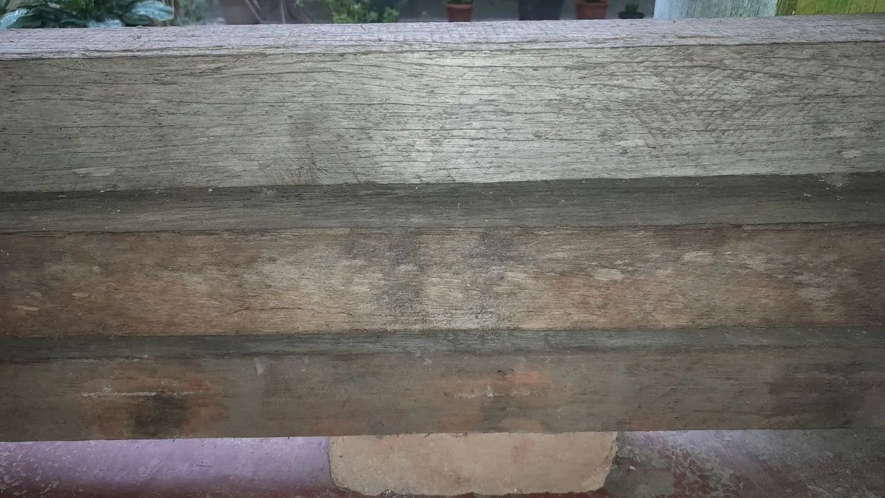 Vendo 3 peças  de madeira de boa qualidade para construção,  450cmx7x7cm 100,00 cada.