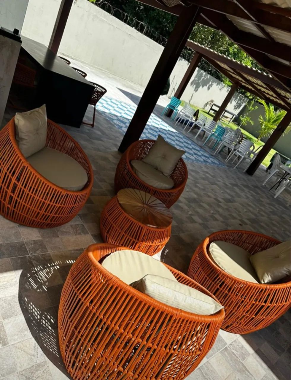 Conjunto de Cadeiras e Mesa de Canto para Área Externa