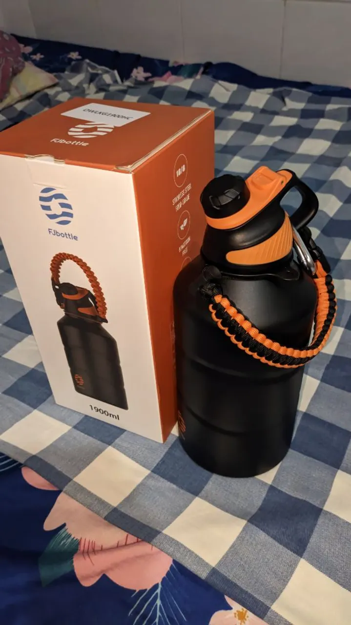 Garrafa Térmica 1900ml - Ideal para Camping e Atividades.