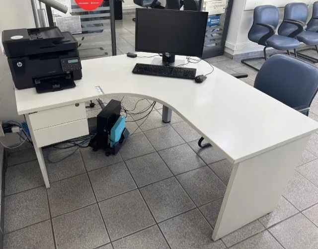 Mesa para escritório c/ 02 gavetas Formato "L"