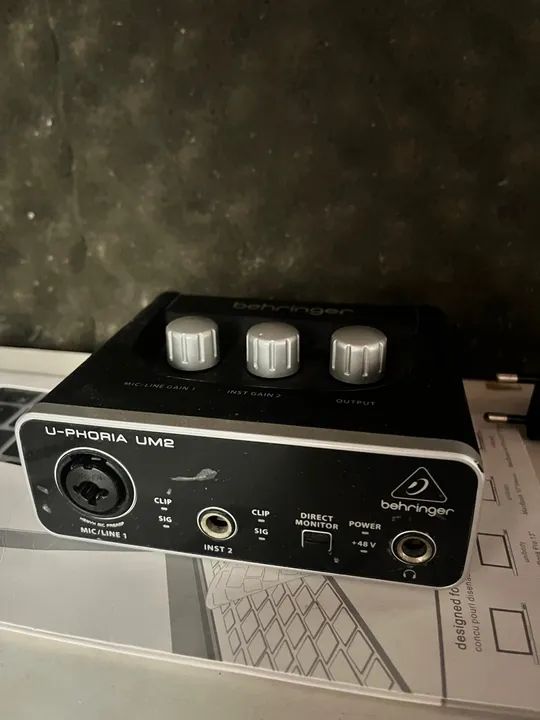 Interface de Áudio Behringer U-phoria UM2
