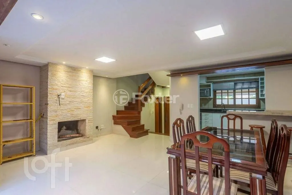 Vendo Linda casa em condomínio 3 quartos suíte 2 garagens 171m² privativos no Bairro Pedra